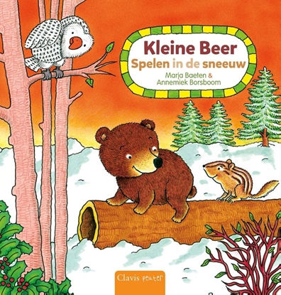 Afbeeldingen van Kleine Beer. Spelen in de sneeuw