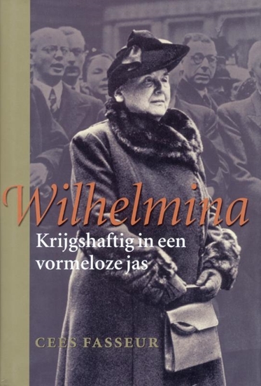Afbeelding van Wilhelmina Krijgshaftig in een vormeloze jas