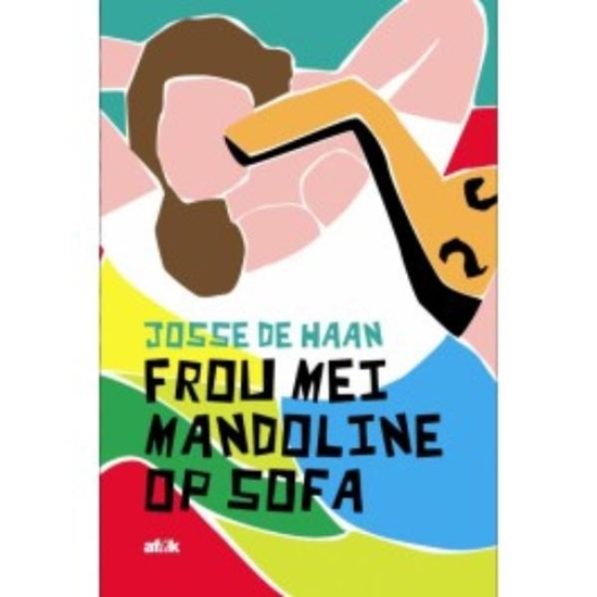 Afbeelding van Frou mei mandoline op sofa