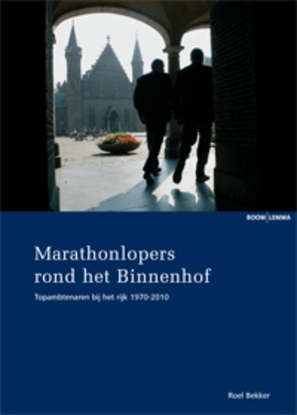 Afbeeldingen van Marathonlopers rond het Binnenhof