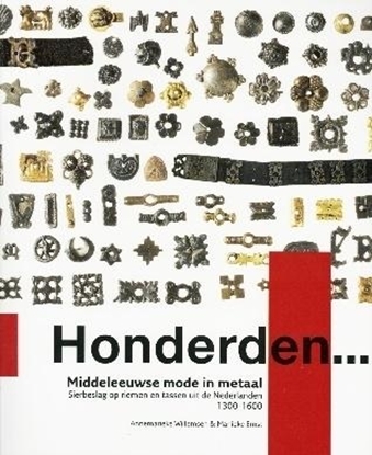 Afbeeldingen van Honderden... Middeleeuwse mode in metaal