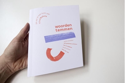 Afbeeldingen van woorden temmen 24 uur in het licht van Kila&Babsie