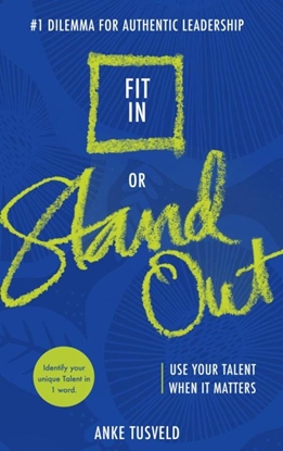 Afbeeldingen van Fit in or Stand out