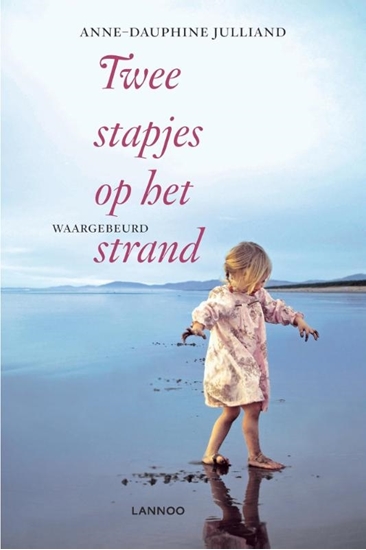 Afbeelding van TWEE STAPJES OP HET STRAND