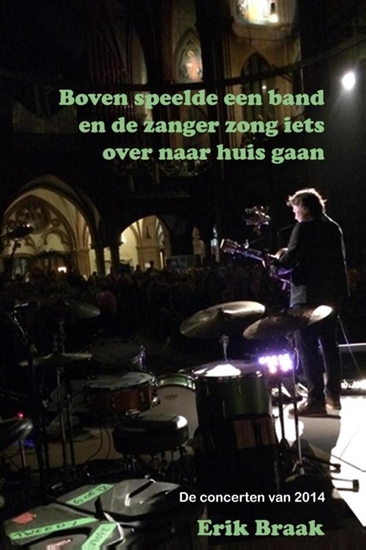 Afbeelding van Boven speelde een band en de zanger zong iets over naar huis gaan