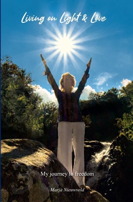 Afbeeldingen van Living on Light & Love
