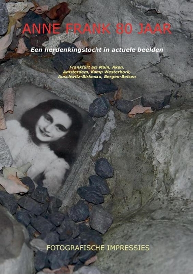Afbeelding van Anne Frank 80 jaar (paperback, zwart wit)