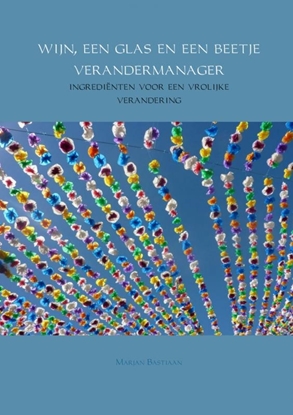 Afbeeldingen van Wijn, een glas en een beetje verandermanager