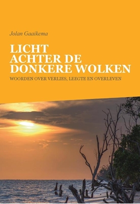 Afbeeldingen van Licht achter de donkere wolken