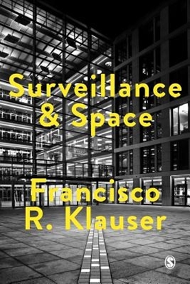 Afbeeldingen van Surveillance and Space