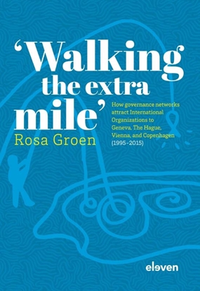 Afbeeldingen van 'Walking the extra mile'