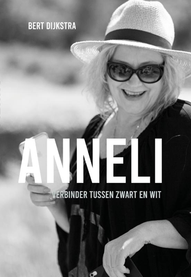 Afbeelding van Anneli, tussen zwart en wit
