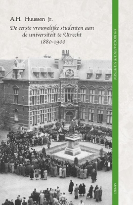 Afbeeldingen van De eerste vrouwelijke studenten aan de universiteit te Utrecht 1880 - 1900