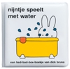 Afbeelding van nijntje speelt met water