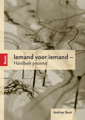 Afbeeldingen van Iemand voor iemand - Handboek presentie