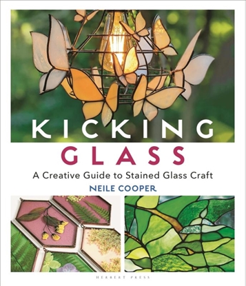 Afbeeldingen van Kicking Glass