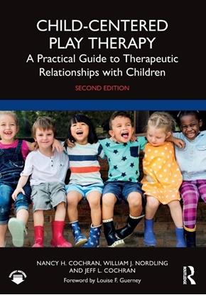 Afbeeldingen van Child-Centered Play Therapy