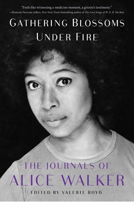 Afbeeldingen van Gathering Blossoms Under Fire: The Journals of Alice Walker, 1965-2000