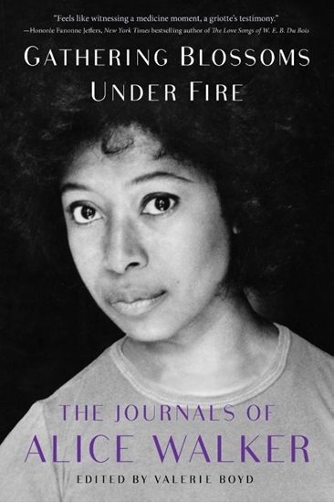 Afbeelding van Gathering Blossoms Under Fire: The Journals of Alice Walker, 1965-2000